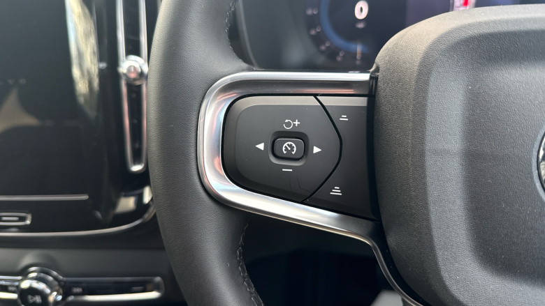 Volvo XC40 2.0 B4P Ultra Dark 5dr Auto Petrol Estate